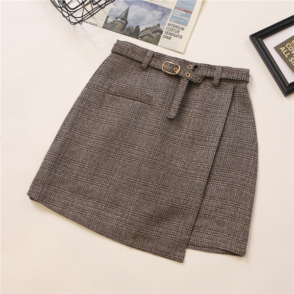 Aktuális női szoknya két színben, magas derékkal és övvel