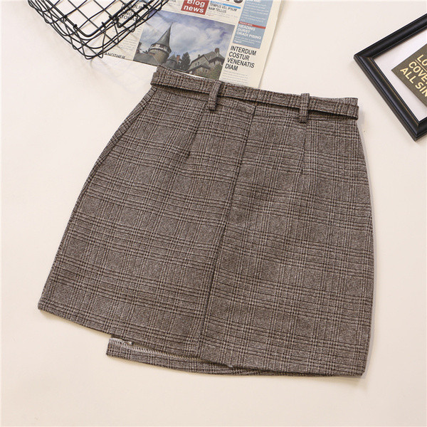 Aktuális női szoknya két színben, magas derékkal és övvel