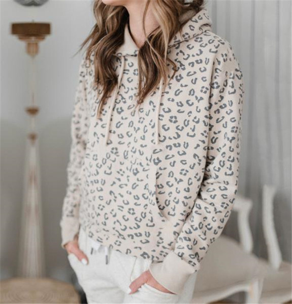 Modern női pulóver nyakkendővel és állatmintával