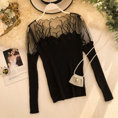 Modern női blúz csipkével, fekete színben