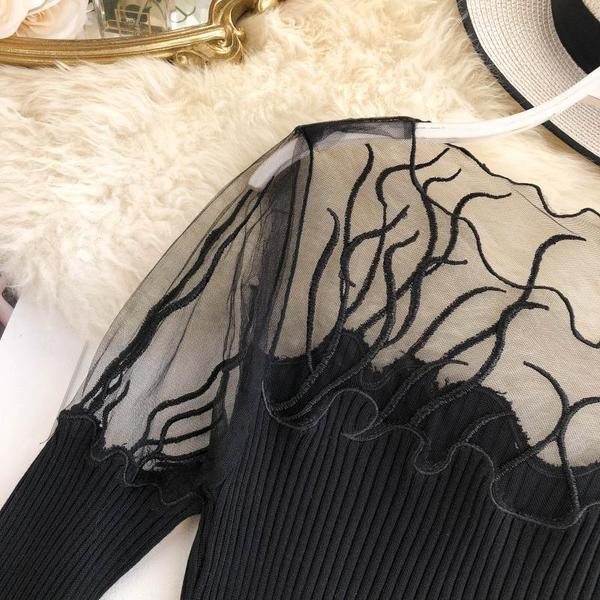 Modern női blúz csipkével, fekete színben