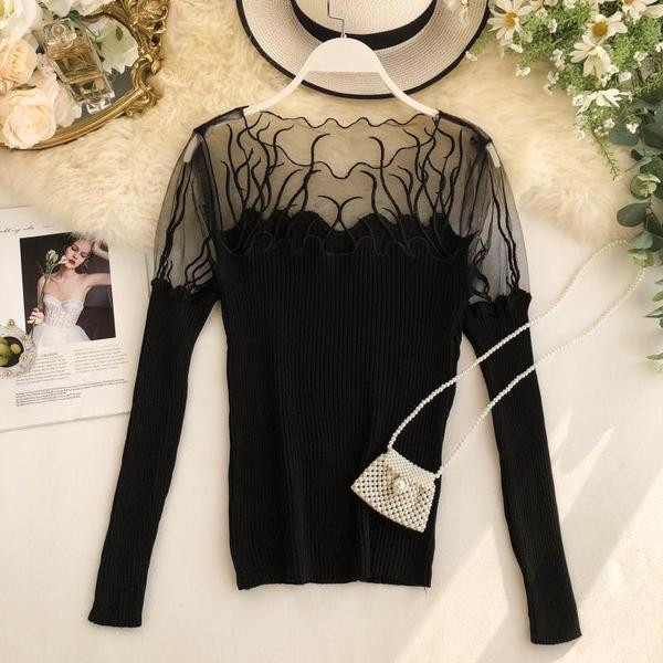 Modern női blúz csipkével, fekete színben