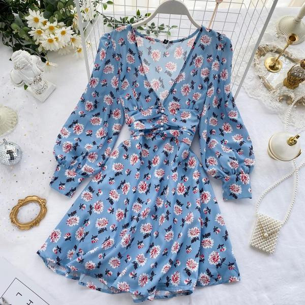 Rochie de dama cu decolteu spitz si model floral in albastru si negru