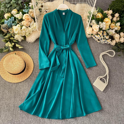 Modern női ruha hosszú ujjal és övvel több színben