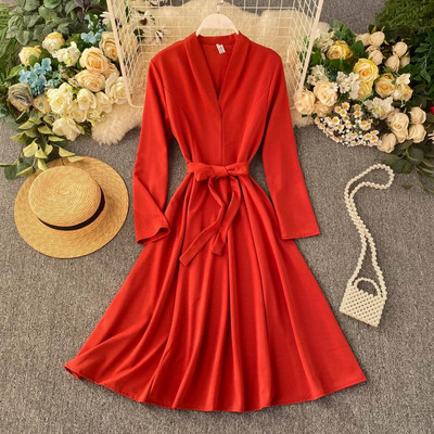 Modern női ruha hosszú ujjal és övvel több színben