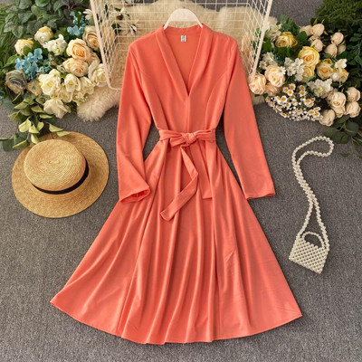 Modern női ruha hosszú ujjal és övvel több színben