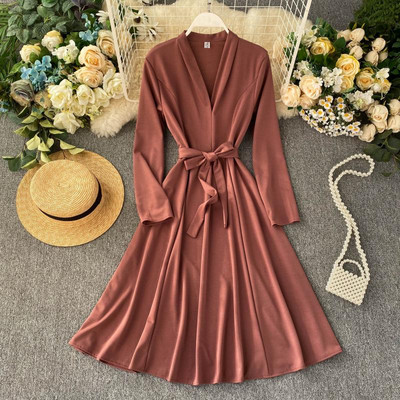 Modern női ruha hosszú ujjal és övvel több színben