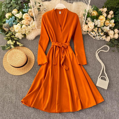 Modern női ruha hosszú ujjal és övvel több színben