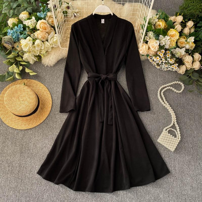 Modern női ruha hosszú ujjal és övvel több színben