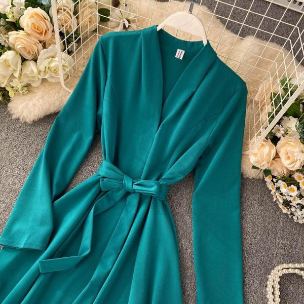 Modern női ruha hosszú ujjal és övvel több színben