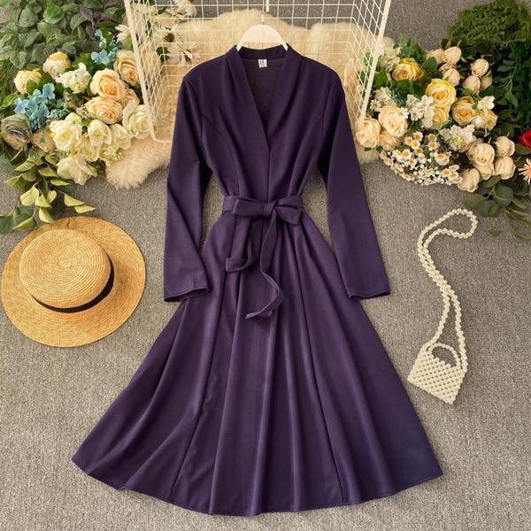 Modern női ruha hosszú ujjal és övvel több színben