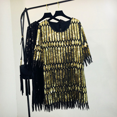 Modern női ruha kerek nyakkivágással és flitterekkel, három színben