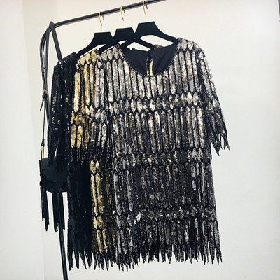 Modern női ruha kerek nyakkivágással és flitterekkel, három színben