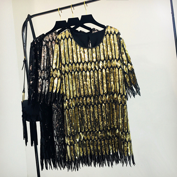 Modern női ruha kerek nyakkivágással és flitterekkel, három színben