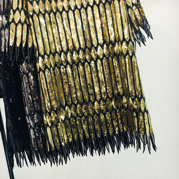 Modern női ruha kerek nyakkivágással és flitterekkel, három színben