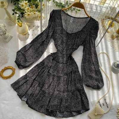 Alkalmi női ruha rugalmas és kerek nyakkivágással, több színben