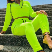 Модерен дамски спортен екип от две части с връзки в два цвята