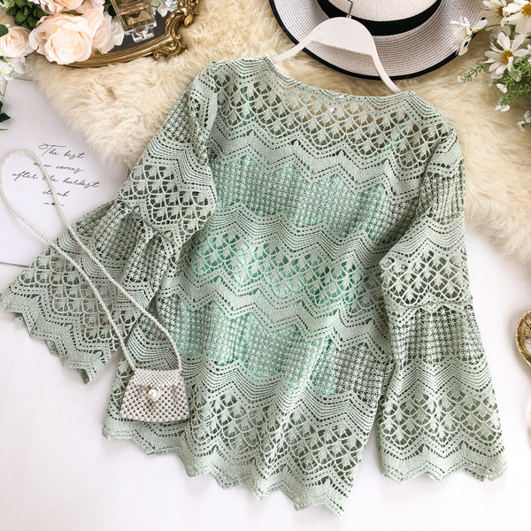 Γυναικεία μπλούζα με  δαντέλα  σε διάφορα χρώματα