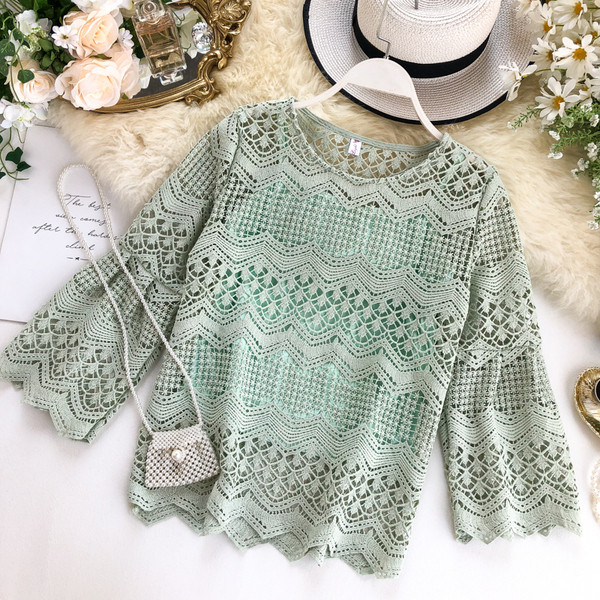 Γυναικεία μπλούζα με  δαντέλα  σε διάφορα χρώματα