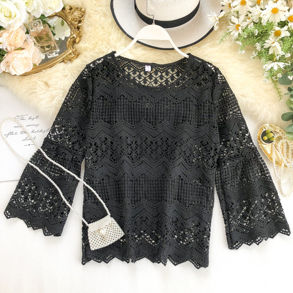 Γυναικεία μπλούζα με  δαντέλα  σε διάφορα χρώματα