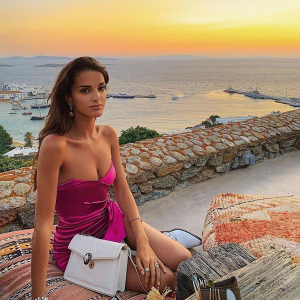 Κομψό γυναικείο φόρεμα  με γυμνά ώμους σε δύο χρώματα