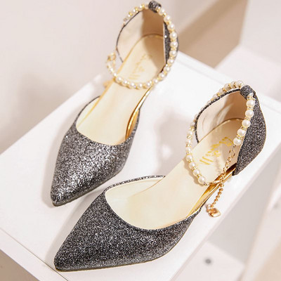 Stílusos női cipő flitterekkel és gyöngyökkel, három színben