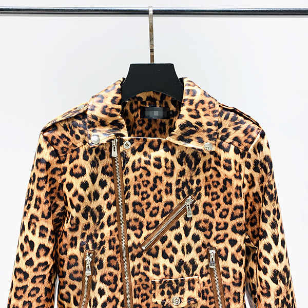 Hitt modern női bőrkabát állatmintás és cipzáros elemmel