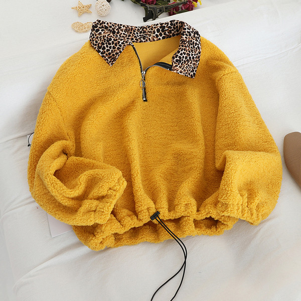 Μοντέρνο γυναικείο πουλόβερ με λαιμόκοψη σε διάφορα χρώματα