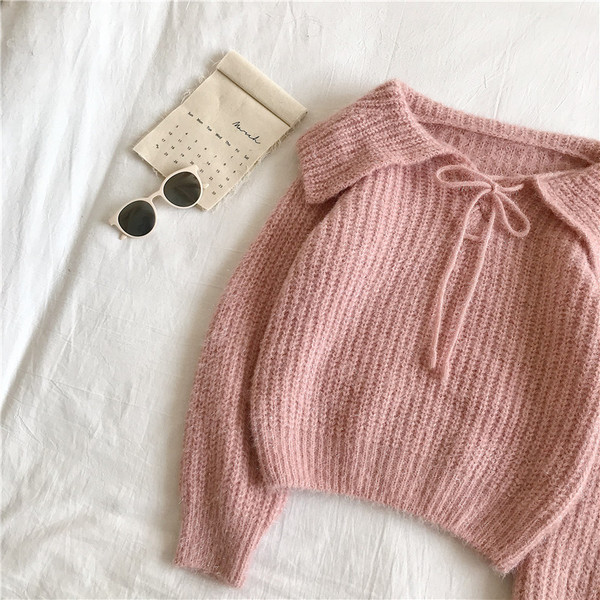 Aktuális női pulóver három színben nyakkendővel