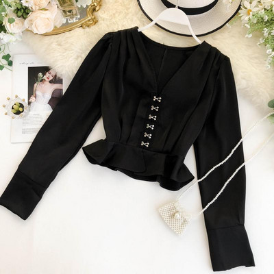 Κομψό γυναικείο πουκάμισο με V-neck και μεταλλικό στοιχείο