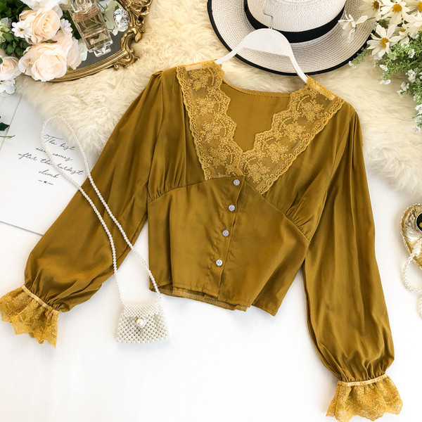 Modern női ing csipkével és spitz nyakkivágással, különböző színekben