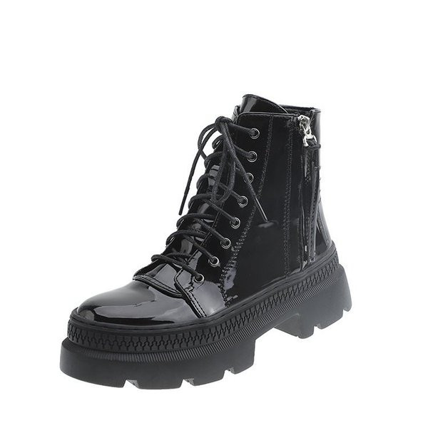 Modern női bőrcsizma fűzővel és vastag talppal, fekete színben