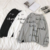 Bluză de damă cu inscripții și decolteu O în trei culori