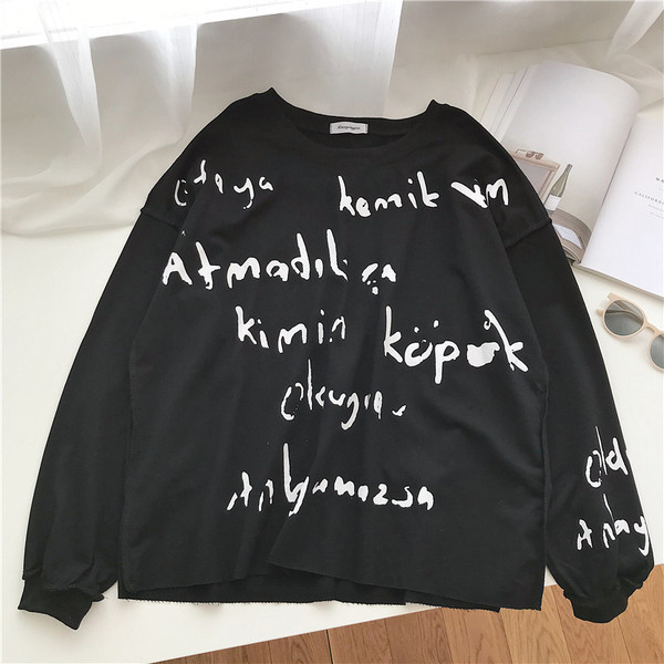 Bluză de damă cu inscripții și decolteu O în trei culori