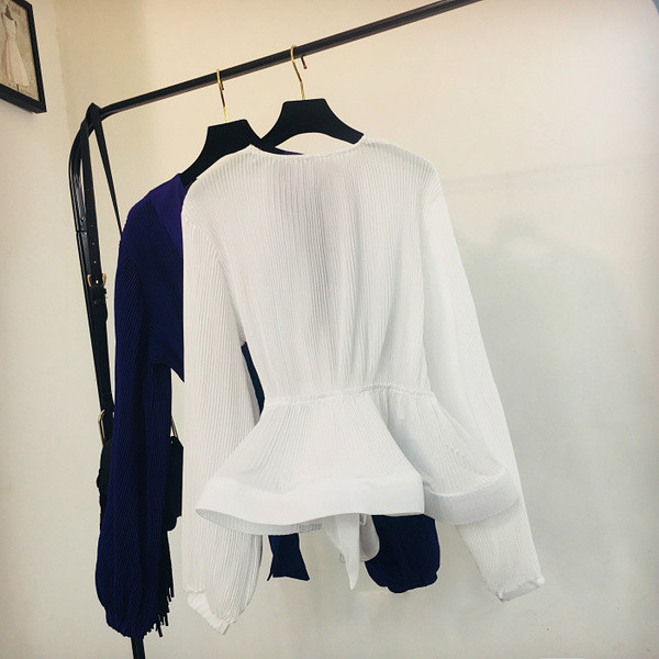 Modern női ing mély spitz nyakkivágással - többféle színben