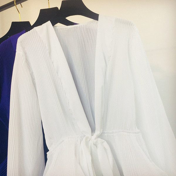 Modern női ing mély spitz nyakkivágással - többféle színben