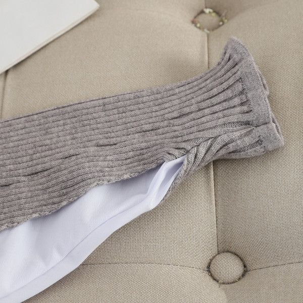 Modern női pulóver hosszú ujjal és ovális nyakkivágással, két színben