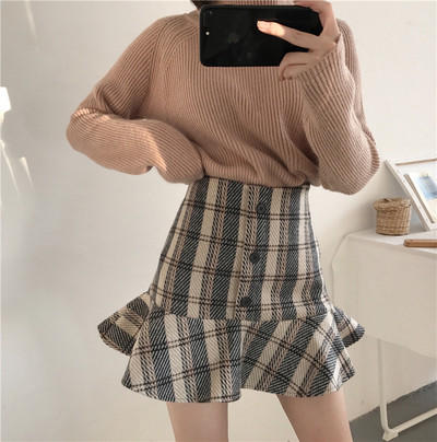 Rövid kockás szoknya magas derékkal és gombokkal