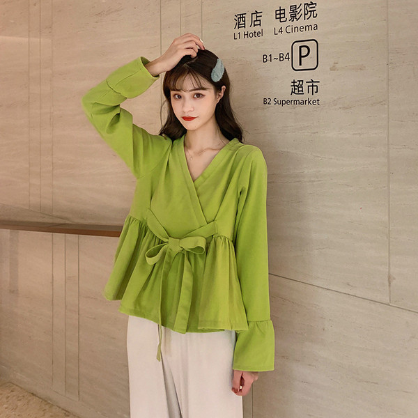 Bluza de dama moderna de culoare verde model lat cu decolteu spitz