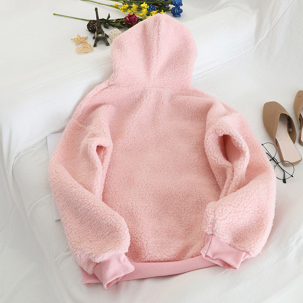 Női pehely pulóver kapucnival és zsebbel rózsaszín és fehér színben