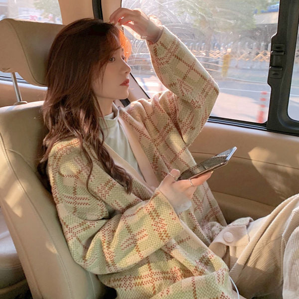 Cardigan lung de damă modern cu nasturi