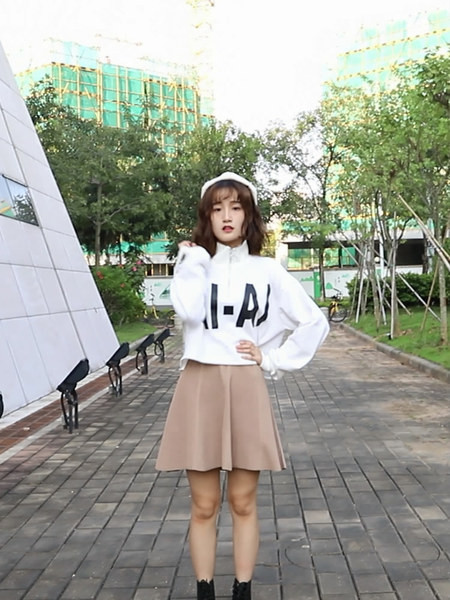 Rövid női szoknya magas kordbársony derékkal, több színben