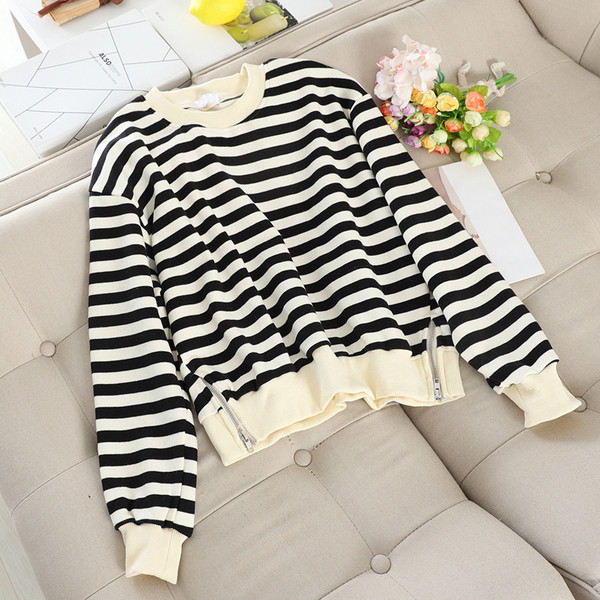 Modern női csíkos pulóver három színben, cipzárral