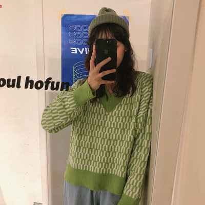 Női alkalmi blúz spitz nyakkivágással, három színben - narancssárga kék és zöld