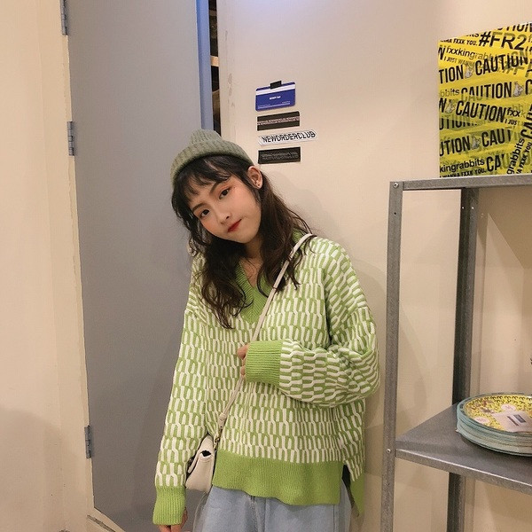 Női alkalmi blúz spitz nyakkivágással, három színben - narancssárga kék és zöld