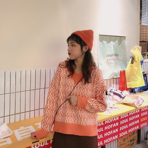 Női alkalmi blúz spitz nyakkivágással, három színben - narancssárga kék és zöld