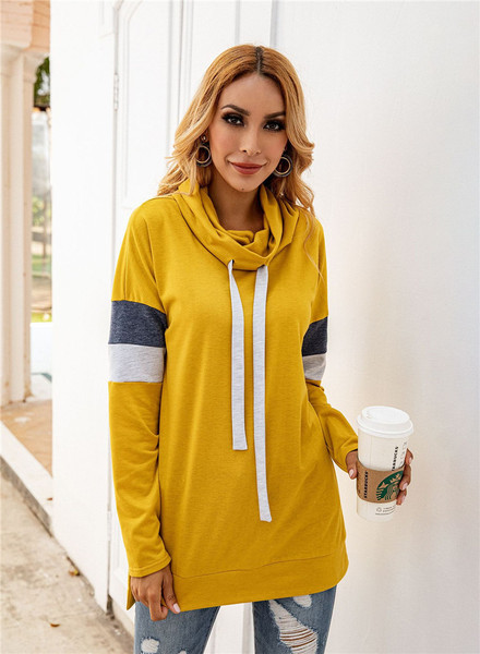 Új modell női pulóver pólógallérral és nyakkendővel szürke és sárga színben