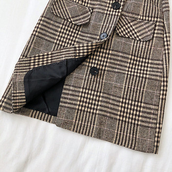 Kockás női szoknya két színben, zsebekkel és gombokkal