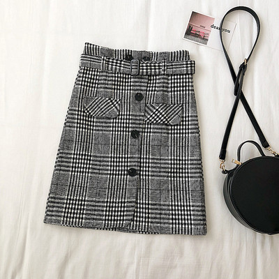 Kockás női szoknya két színben, zsebekkel és gombokkal