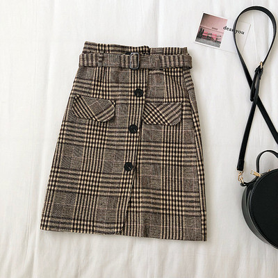 Kockás női szoknya két színben, zsebekkel és gombokkal